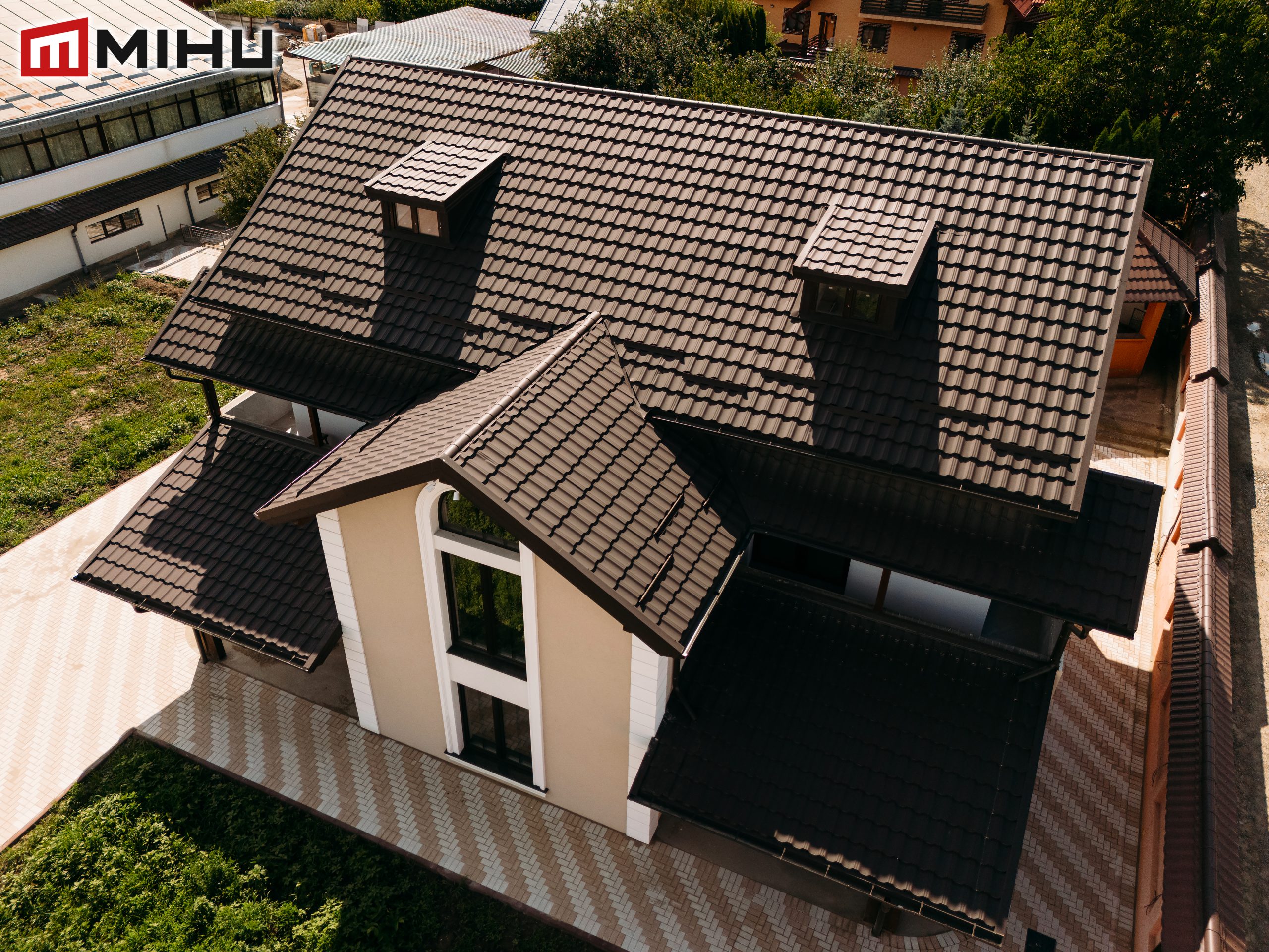 Acoperiș din tablă tip ţiglă metalică Germania Simetric culoare 8017 (maro)