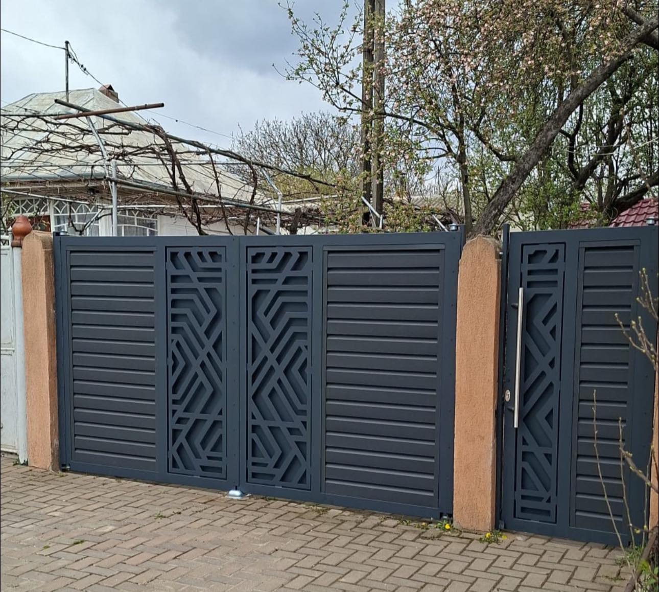 Porți metalice gard din tablă perforată debitată laser