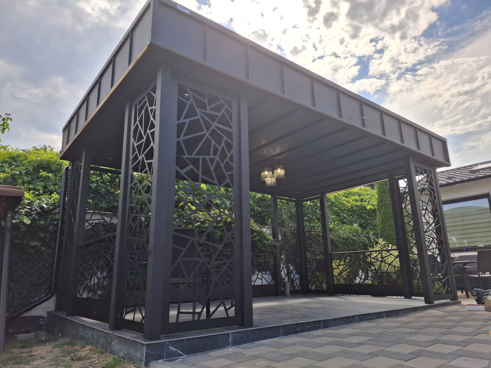 Foișor metalic deschis tip open-space