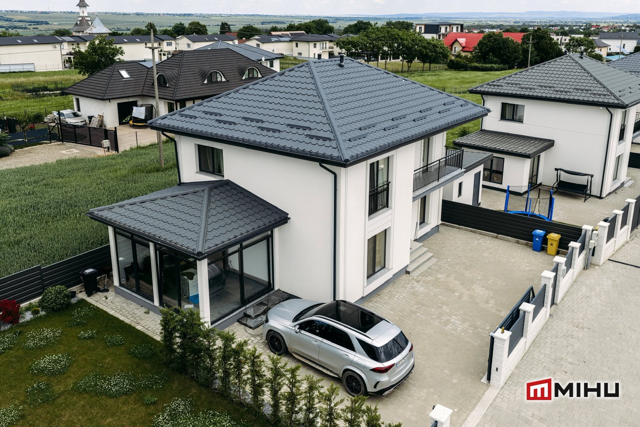 Acoperişuri din ţiglă metalică GERMANIA SIMETRIC pentru ansamblu rezidenţial de case