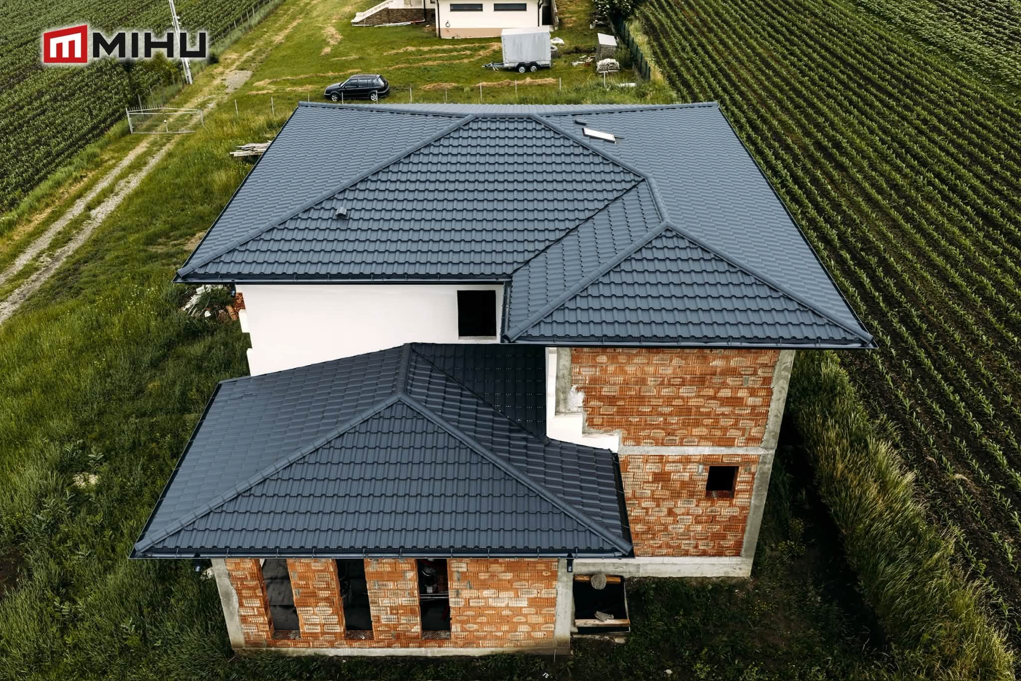 Tablă tip ţiglă metalică MIHU pentru un acoperiş modern